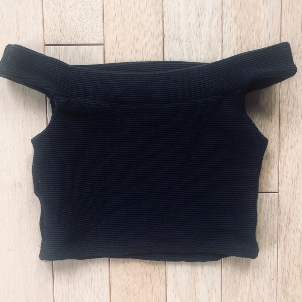 Guess Off the Shoulder Crop Top - Picture 3 of 6